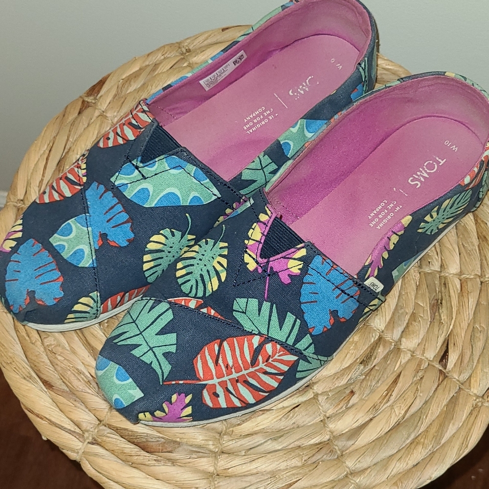 Tom's Canvas Slip-On Shoes Size 10